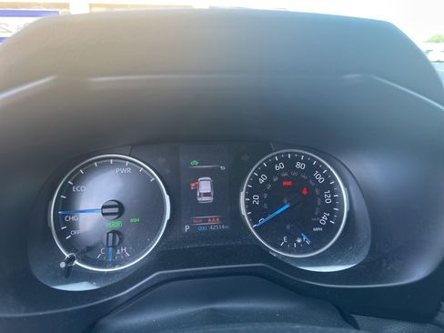 Used 2019 Toyota RAV4 XLE AWD/4WD image 12