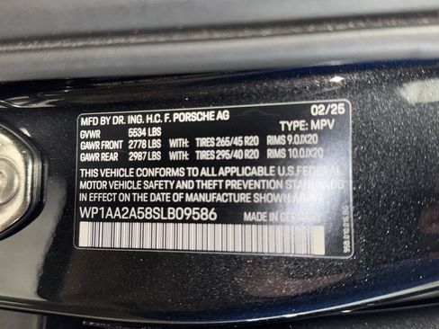 Used 2025 Porsche Macan AWD/4WD image 39