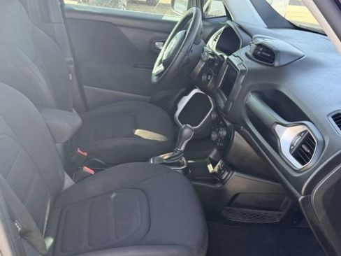 Used 2019 Jeep Renegade Latitude w/ Popular Equipment Group image 16