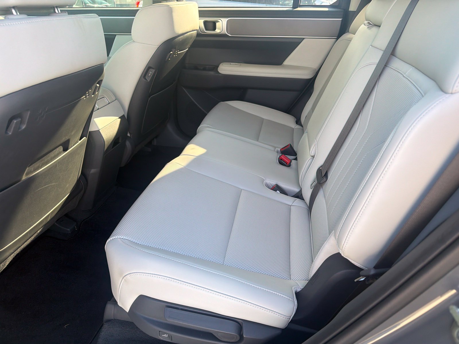 Used 2024 Hyundai Santa Fe SEL FWD image 9