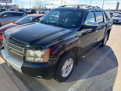 Used 2007 Chevrolet Avalanche LT w/ LT Preferred Equipment Group image 2