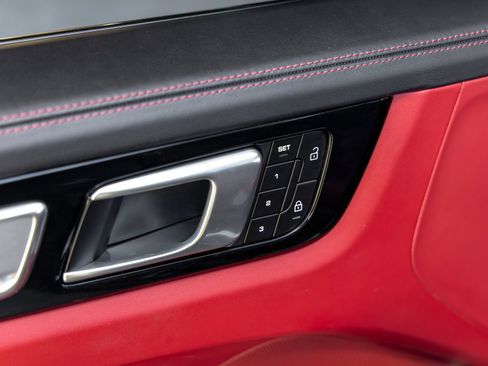 Certified 2022 Porsche Cayenne Turbo S AWD/4WD image 23