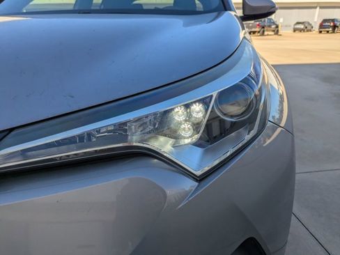Used 2018 Toyota C-HR XLE image 9