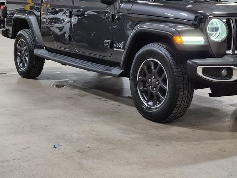 Used 2021 Jeep Gladiator Overland image 16