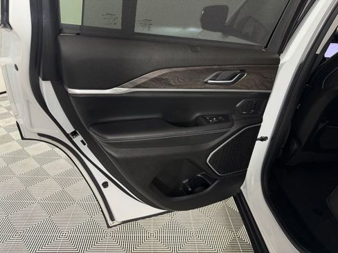 Used 2022 Jeep Grand Cherokee Limited 4xe w/ Luxury Tech Group II image 26