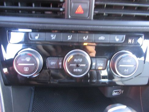 Used 2019 Volkswagen Jetta R-Line image 44