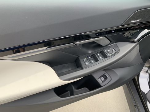 Certified 2025 BMW 530i xDrive w/ M Sport Package image 13