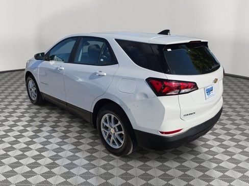 Used 2024 Chevrolet Equinox LS FWD image 3