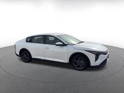 Used 2025 Kia K4 FWD image 2