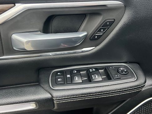 Used 2019 RAM 1500 Laramie AWD/4WD image 12