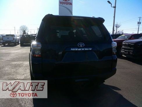 Used 2019 Toyota 4Runner SR5 Premium image 3