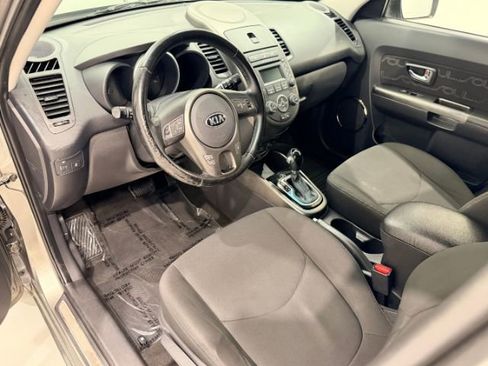 Used 2013 Kia Soul + FWD image 23