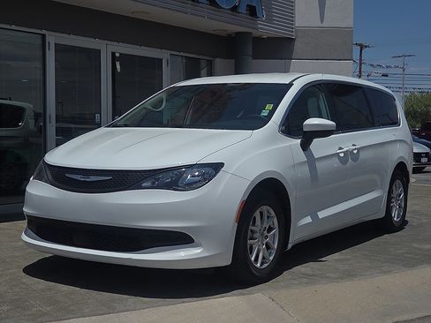 Used 2023 Chrysler Voyager LX FWD image 2
