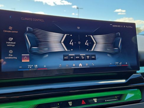 Used 2024 BMW i5 eDrive40i w/ Premium Package image 17