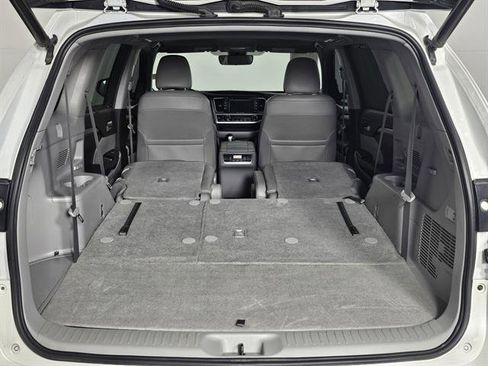 Used 2019 Toyota Highlander XLE image 23