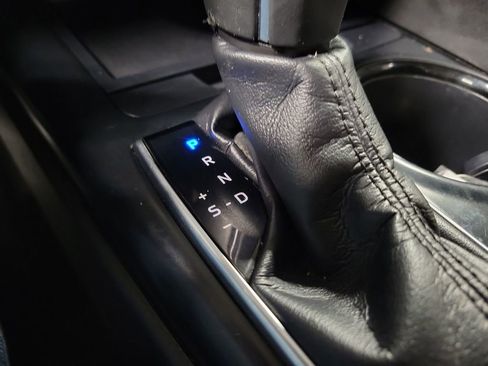 Used 2018 Toyota Camry SE w/ Convenience Package image 15