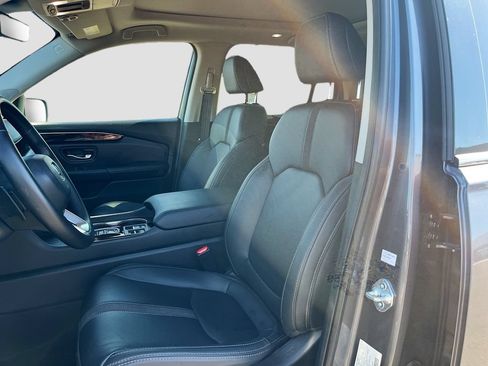 Used 2025 Honda Pilot Touring image 22