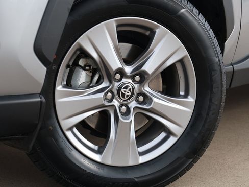 Used 2025 Toyota RAV4 LE AWD/4WD image 11