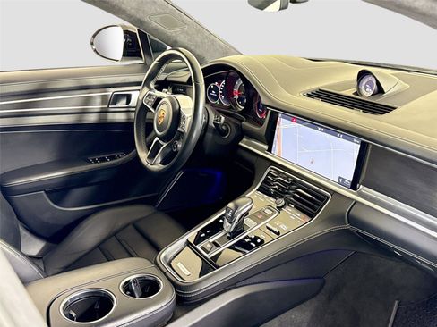 Used 2020 Porsche Panamera GTS image 31