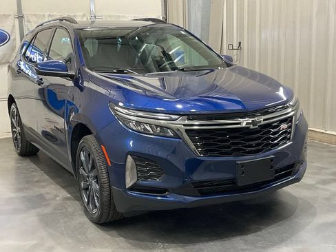 Used 2022 Chevrolet Equinox RS w/ Infotainment Package AWD/4WD image 2