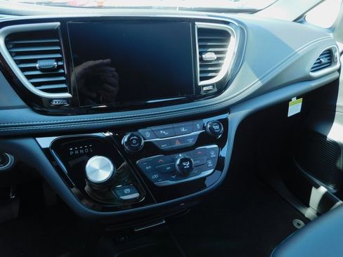 New 2026 Chrysler Pacifica Select image 28