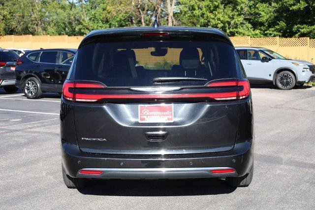 Used 2024 Chrysler Pacifica Touring-L FWD image 6