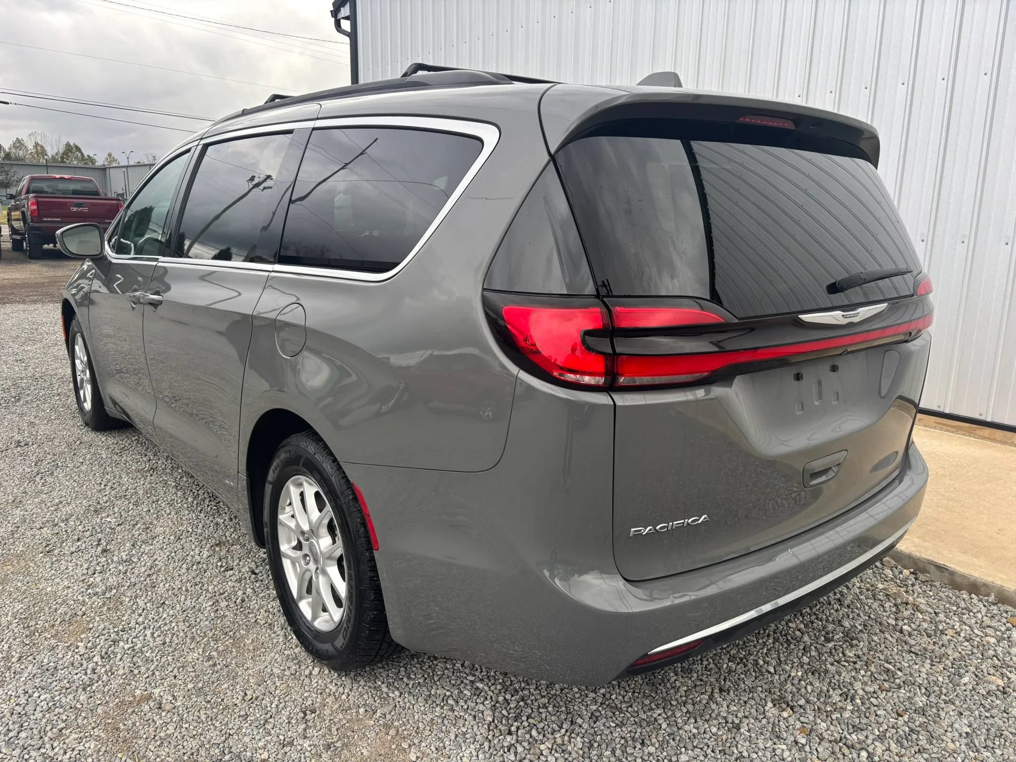 Used 2022 Chrysler Pacifica Touring-L FWD image 3