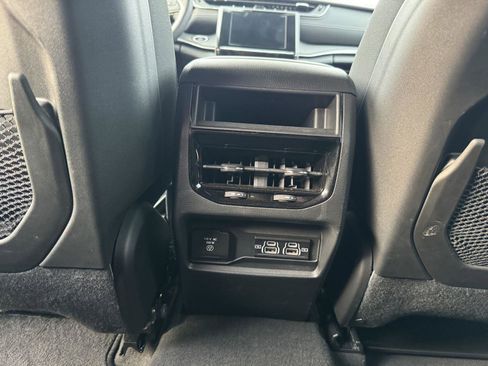 Used 2025 Jeep Grand Cherokee Altitude AWD/4WD image 28