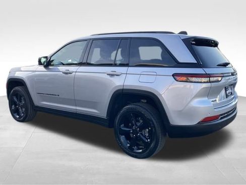 New 2025 Jeep Grand Cherokee Altitude image 5