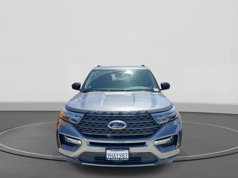 Used 2023 Ford Explorer XLT w/ Equipment Group 202A RWD image 3