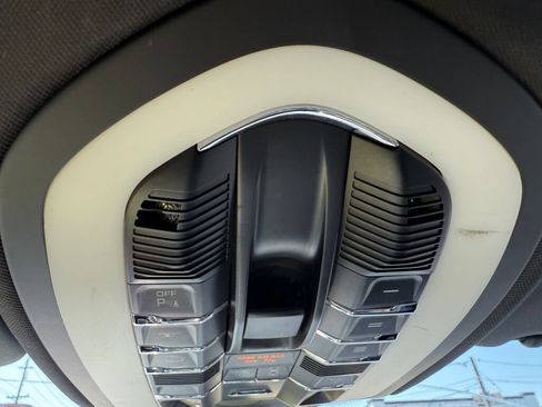 Used 2012 Porsche Cayenne S AWD/4WD image 22