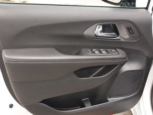 New 2026 Chrysler Pacifica Select image 24