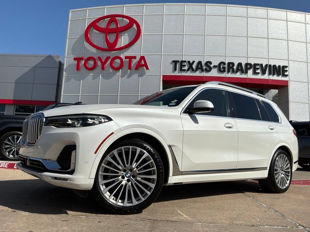 Used 2020 BMW X7 xDrive40i w/ Premium Package AWD/4WD image 2