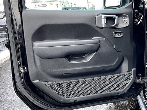 Certified 2024 Jeep Wrangler Willys image 20