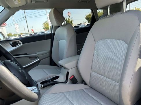 Certified 2022 Kia Soul LX image 10