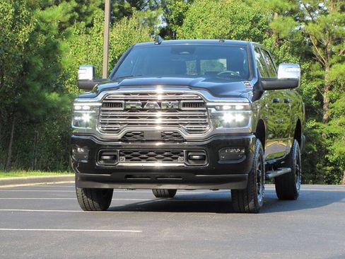 Used 2026 RAM 2500 Laramie AWD/4WD image 8