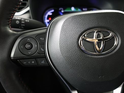 Used 2021 Toyota RAV4 SE image 19