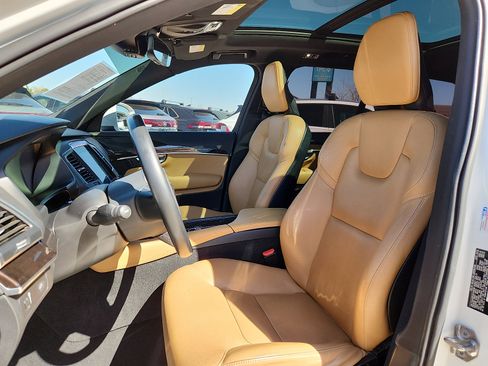 Used 2019 Volvo XC90 T6 Momentum image 12