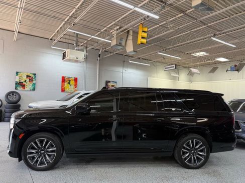 Used 2023 Cadillac Escalade ESV Sport Platinum image 2