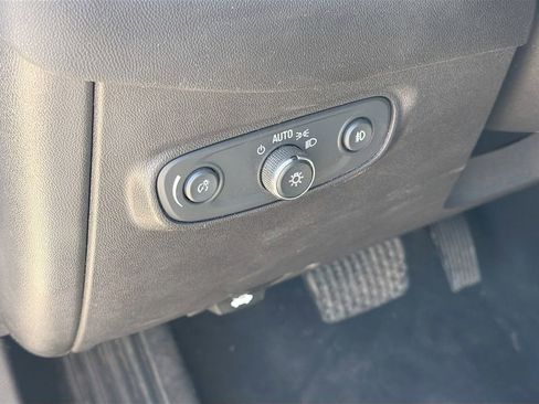 Used 2020 Chevrolet Equinox LT image 10