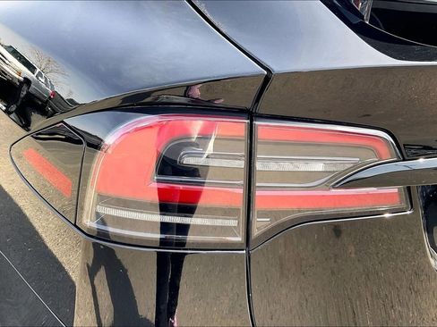 Used 2023 Tesla Model X image 21