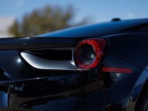 Used 2017 Ferrari 488 GTB image 26