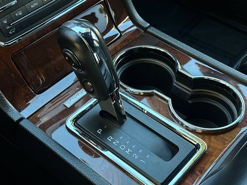 Used 2016 Lincoln Navigator Select image 22