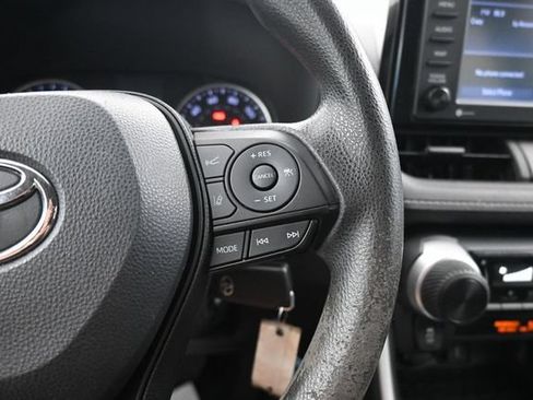 Used 2022 Toyota RAV4 LE FWD image 16