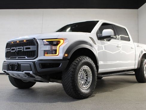 Used 2018 Ford F150 Raptor w/ Equipment Group 802A Luxury AWD/4WD image 3