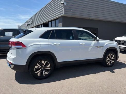 Used 2024 Volkswagen Atlas Cross Sport SE AWD/4WD image 3