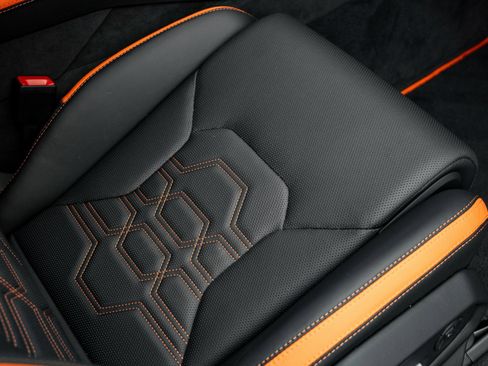 Used 2025 Lamborghini Urus SE image 43