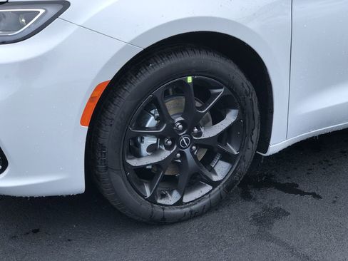 New 2026 Chrysler Pacifica Select image 10