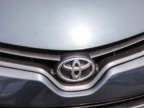 Used 2015 Toyota Corolla LE FWD image 4