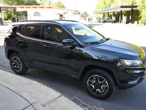 Used 2025 Jeep Compass Trailhawk w/ Sun & Sound Group AWD/4WD image 46